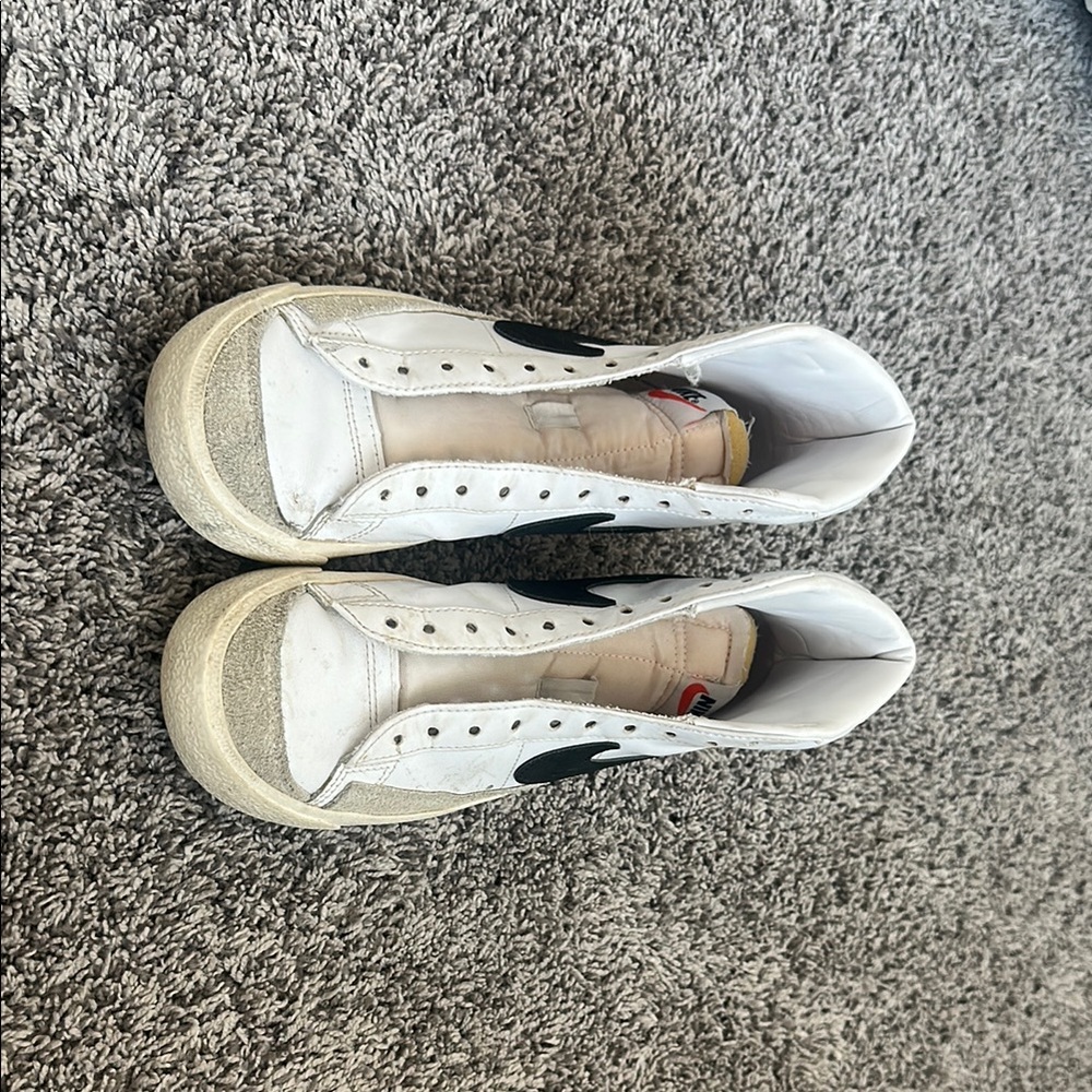 Nike White and Black Sneakers Classic Design